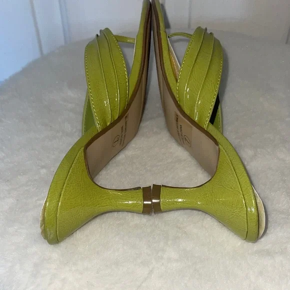 Mandee Clogs Lime Green Women's Sandals - Picture 5 of 6